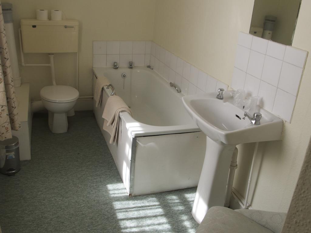 Calverts Hotel - Newport, Isle Of Wight Habitación foto