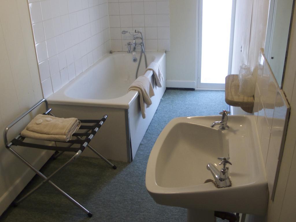 Calverts Hotel - Newport, Isle Of Wight Habitación foto
